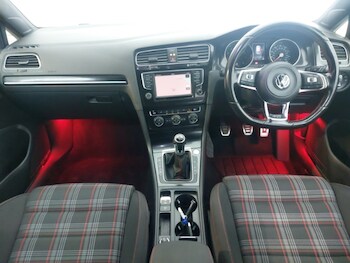 Used Volkswagen Golf 2017 for sale - 77357777: Photo