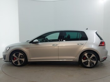 Used Volkswagen Golf 2017 for sale - 77357777: Photo