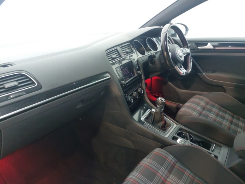 Used Volkswagen Golf 2017 for sale - 77357777: Photo 5