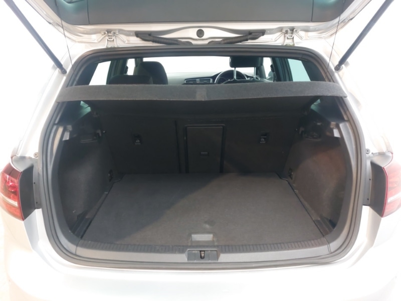 Used Volkswagen Golf 2017 for sale - 77357777: Photo 8