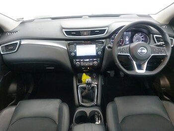 Used Nissan Qashqai 2017 for sale - 77035121: Photo