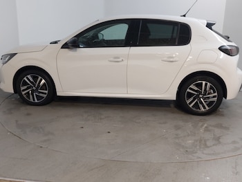 Used Peugeot 208 2023 for sale - 76619018: Photo
