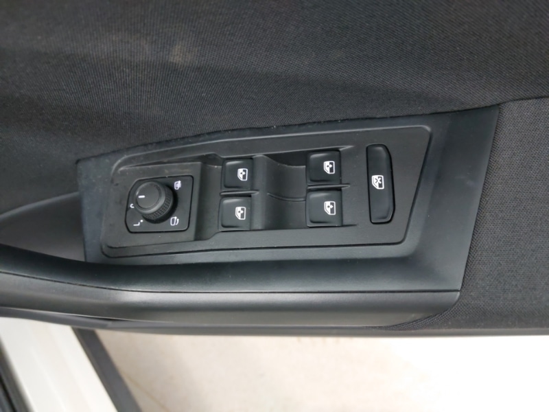 Used Volkswagen T-Roc 2023 for sale - 77311649: Photo 17