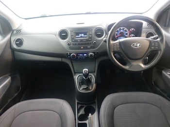 Used Hyundai i10 2018 for sale - 77846937: Photo