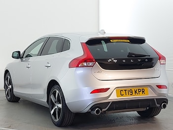 Used Volvo V40 2019 for sale - 76636590: Photo