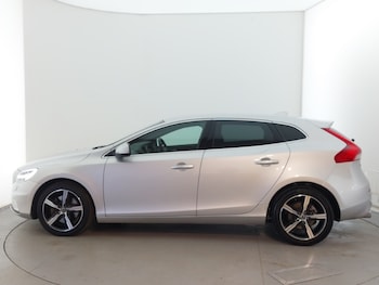 Used Volvo V40 2019 for sale - 76636590: Photo