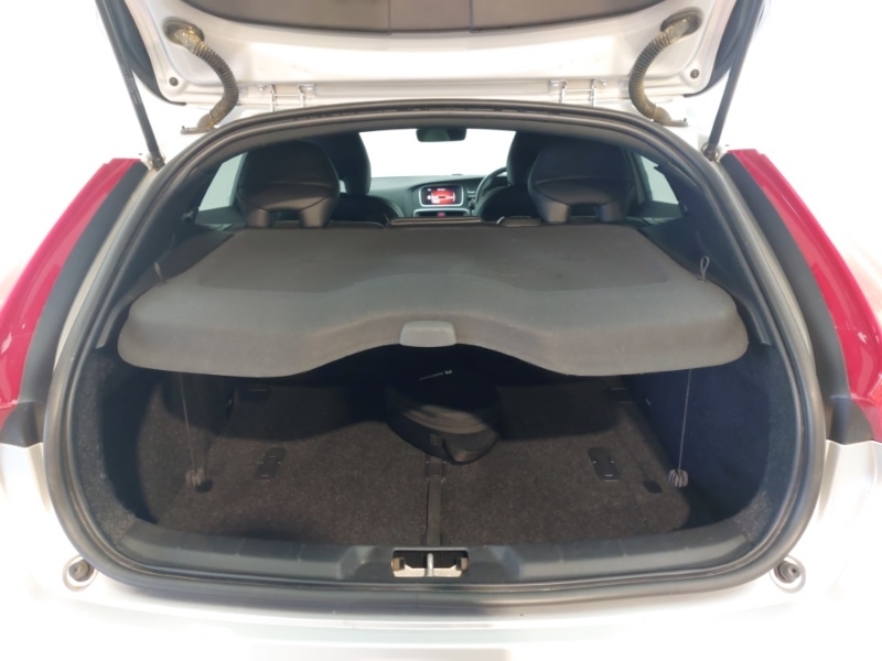 Used Volvo V40 2019 for sale - 76636590: Photo 8