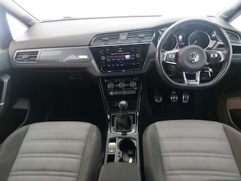 Used Volkswagen Touran 2018 for sale - 75300380: Photo