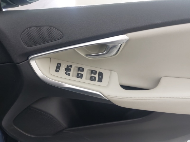 Used Volvo V40 2017 for sale - 76053037: Photo 14