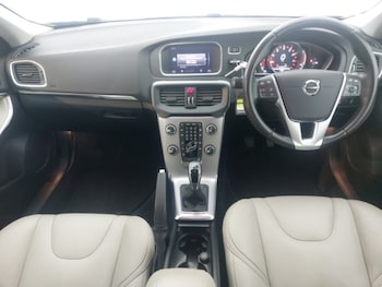 Used Volvo V40 2017 for sale - 76053037: Photo
