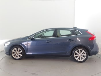 Used Volvo V40 2017 for sale - 76053037: Photo