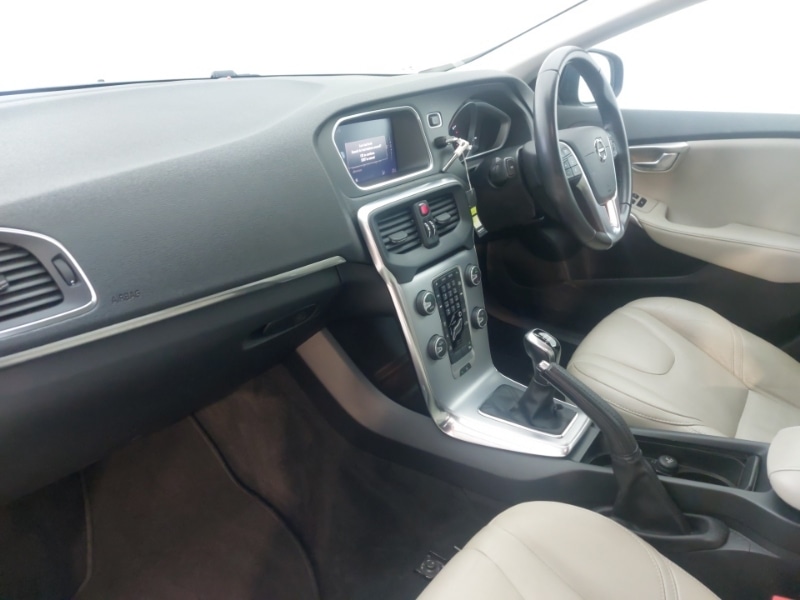 Used Volvo V40 2017 for sale - 76053037: Photo 5