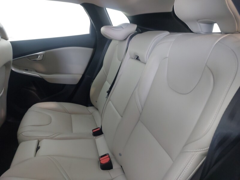 Used Volvo V40 2017 for sale - 76053037: Photo 6