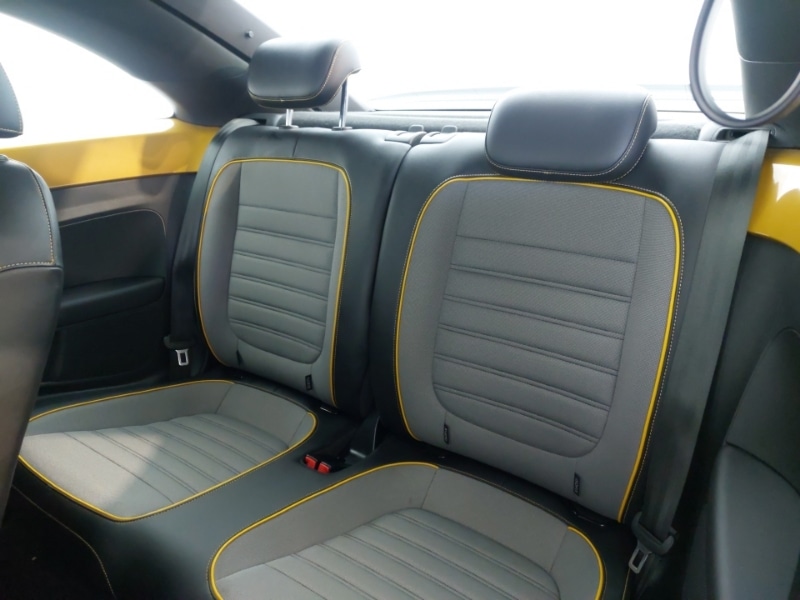 Used Volkswagen Beetle 2018 for sale - 76418999: Photo 6