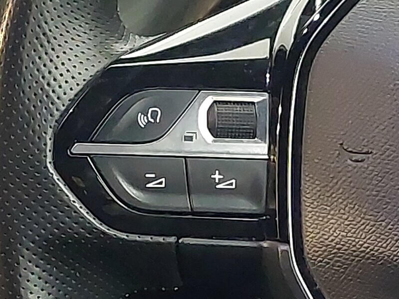 Used Peugeot 208 2022 for sale - 77035122: Photo 10