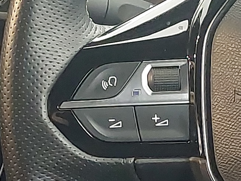 Used Peugeot 2008 2023 for sale - 77852541: Photo 10