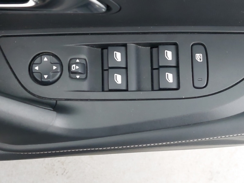 Used Peugeot 2008 2023 for sale - 77058849: Photo 12