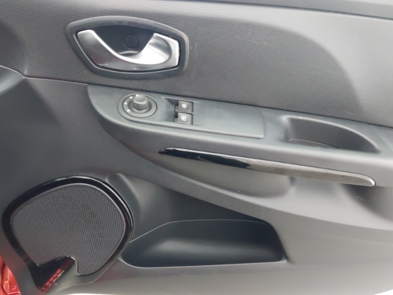 Used Renault Clio 2015 for sale - 77837637: Photo 16