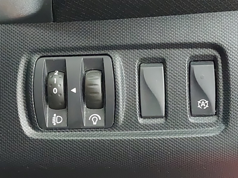 Used Renault Clio 2015 for sale - 77837637: Photo 17