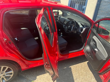 Used Toyota Yaris 2015 for sale - 79479424: Photo