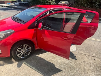 Used Toyota Yaris 2015 for sale - 79251747: Photo