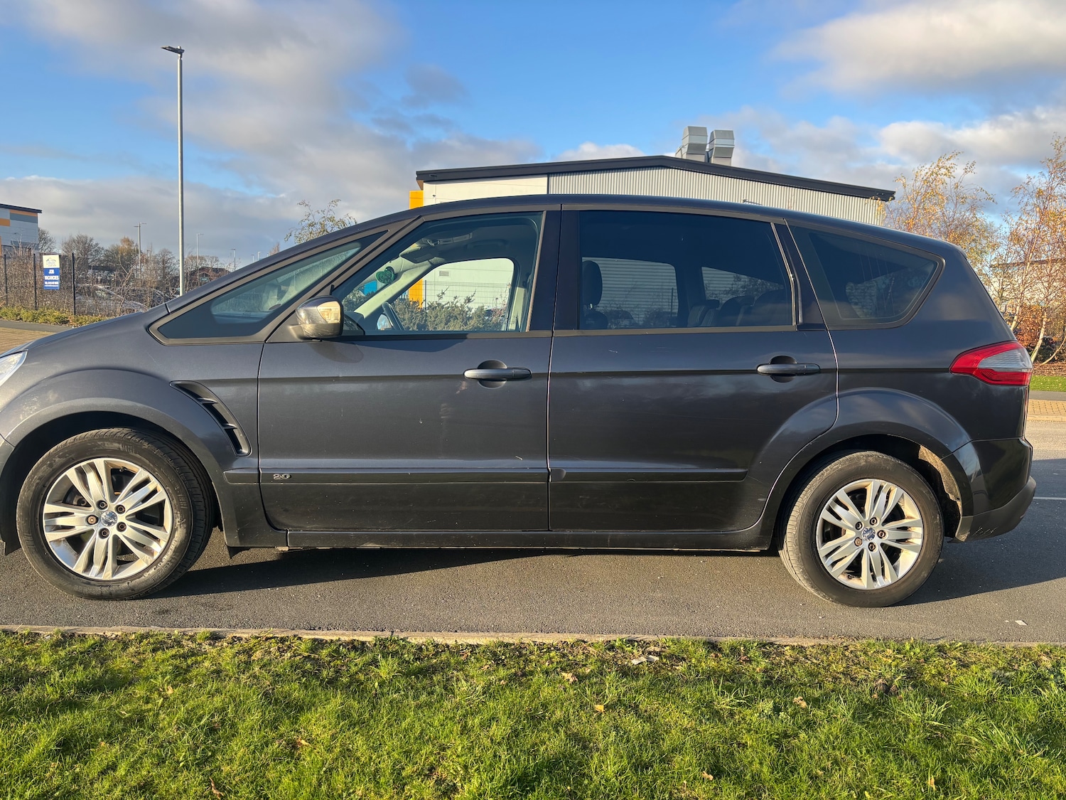 Used Ford S-Max 2010 for sale - 77639502: Photo 4