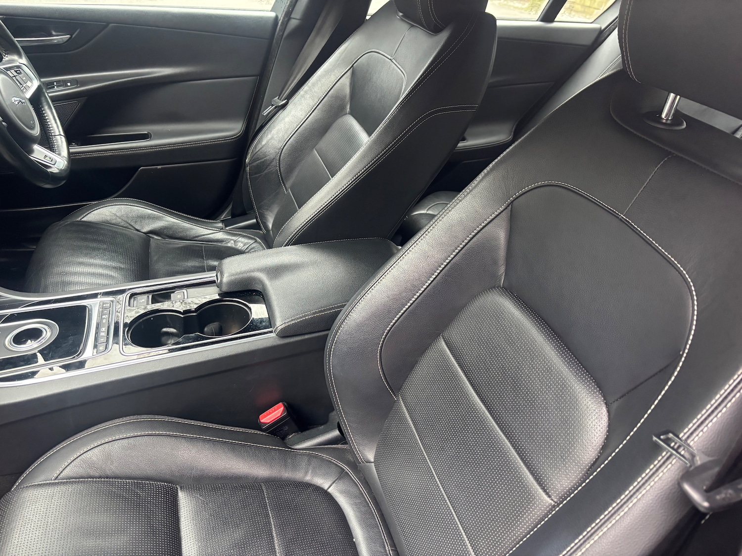 Used Jaguar XE 2015 for sale - 78213379: Photo 19