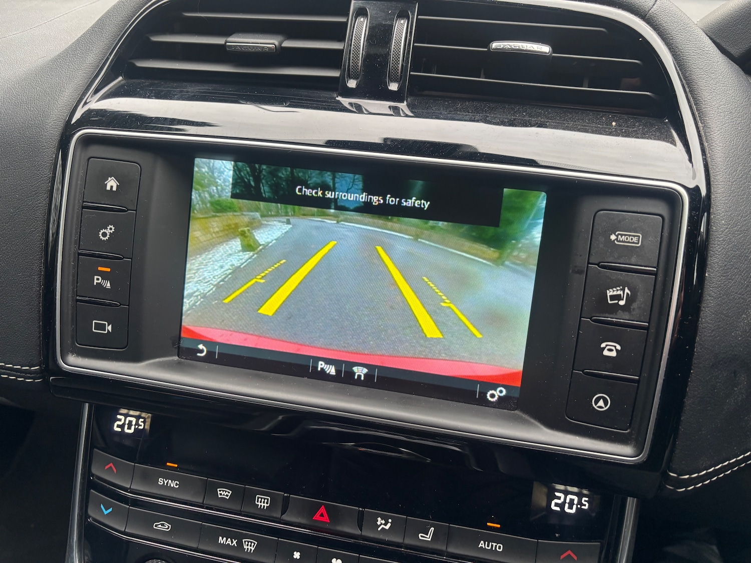 Used Jaguar XE 2015 for sale - 78213379: Photo 21