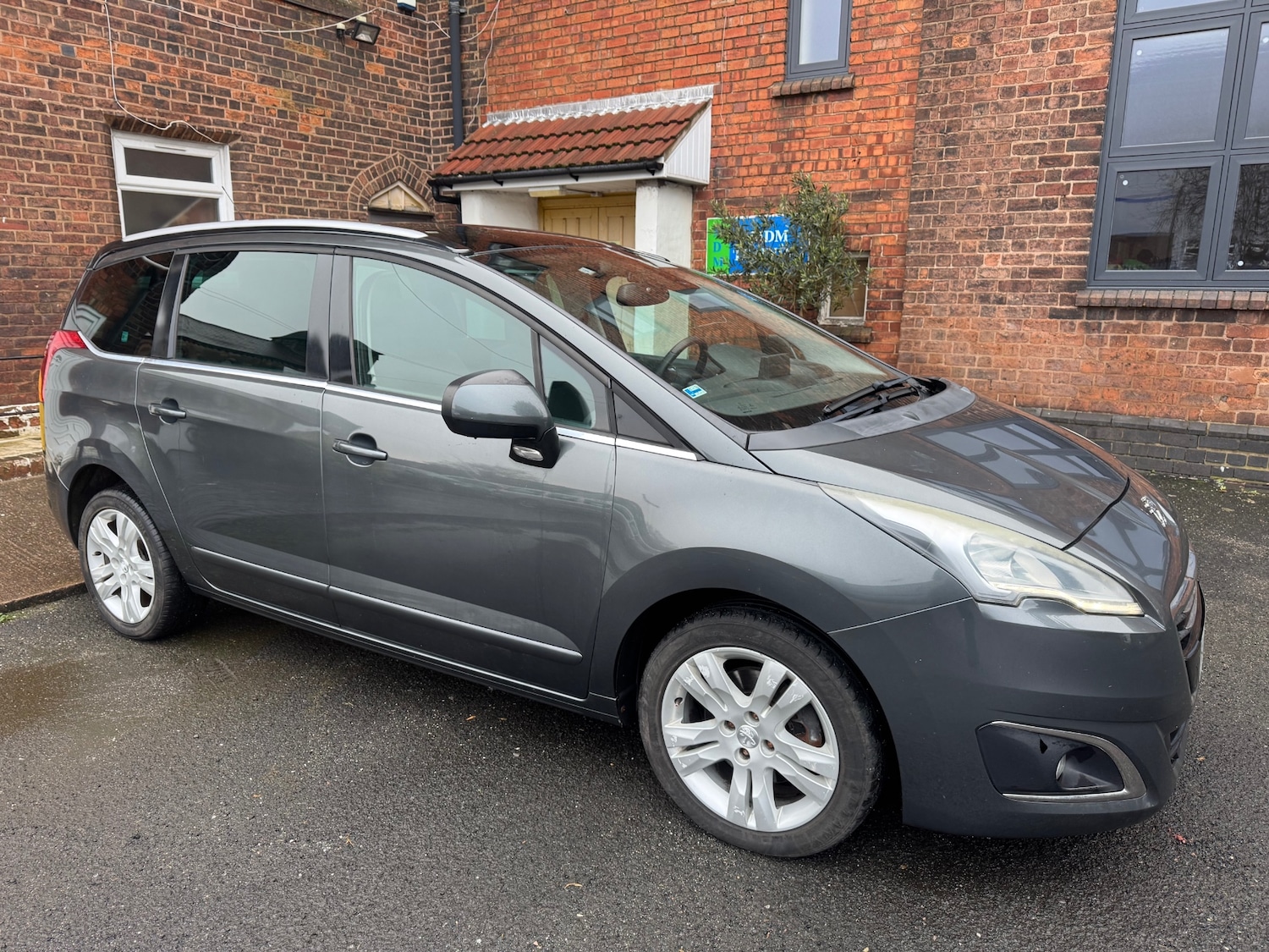 Used Peugeot 5008 2015 for sale - 77490093: Photo 2