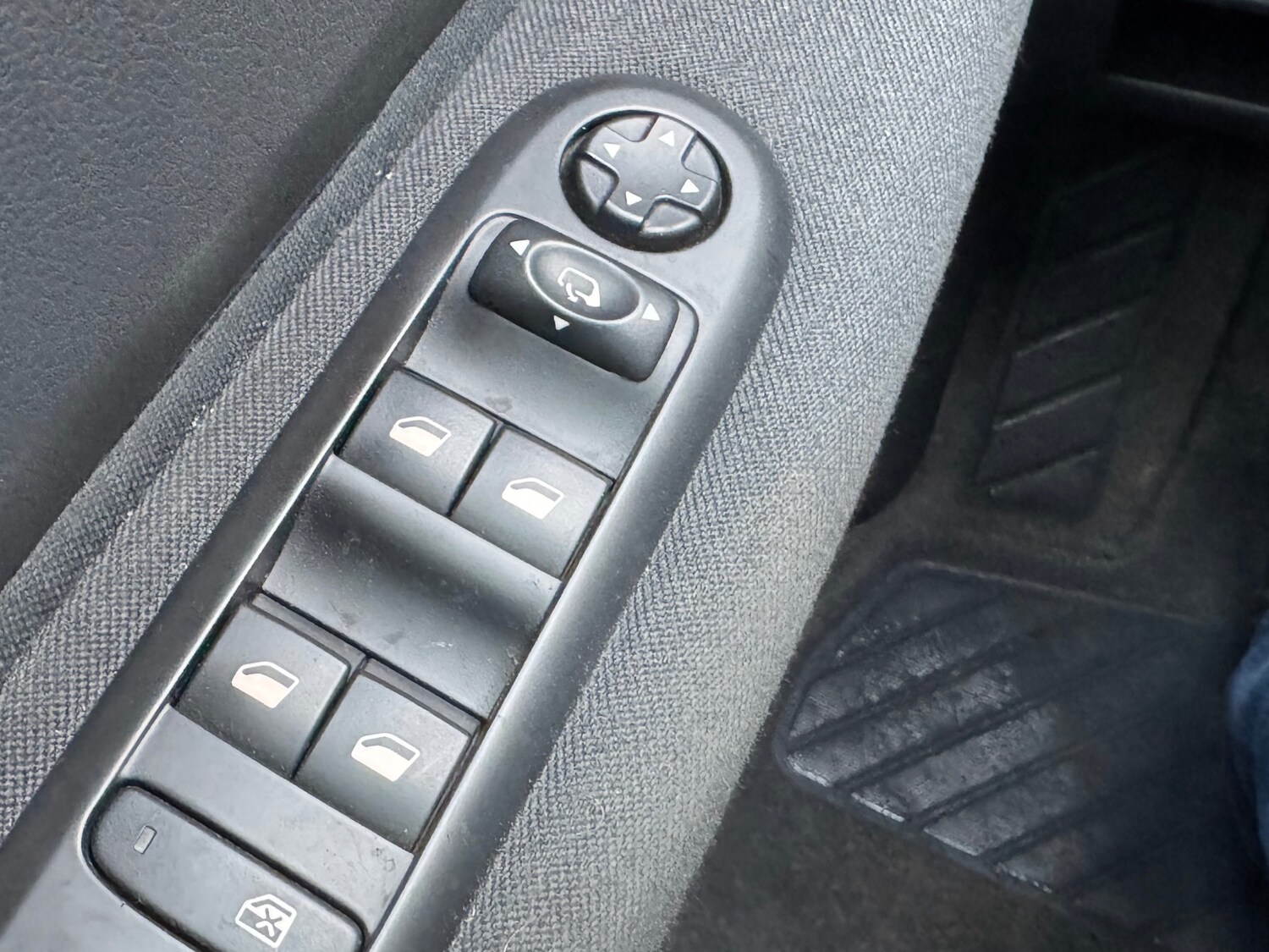 Used Peugeot 5008 2015 for sale - 77490093: Photo 30