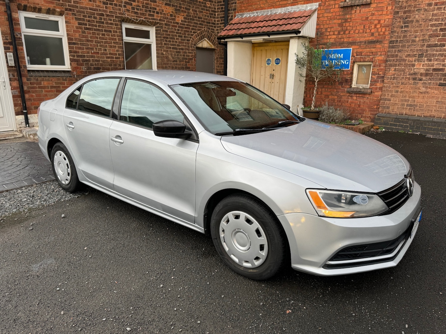 Used Volkswagen Jetta 2015 for sale - 76807980: Photo 2