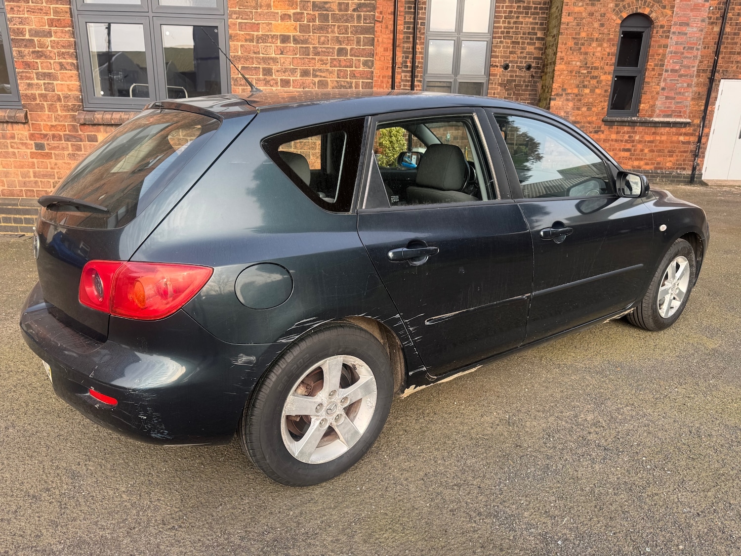 Used Mazda Mazda3 2004 for sale - 77776520: Photo 4