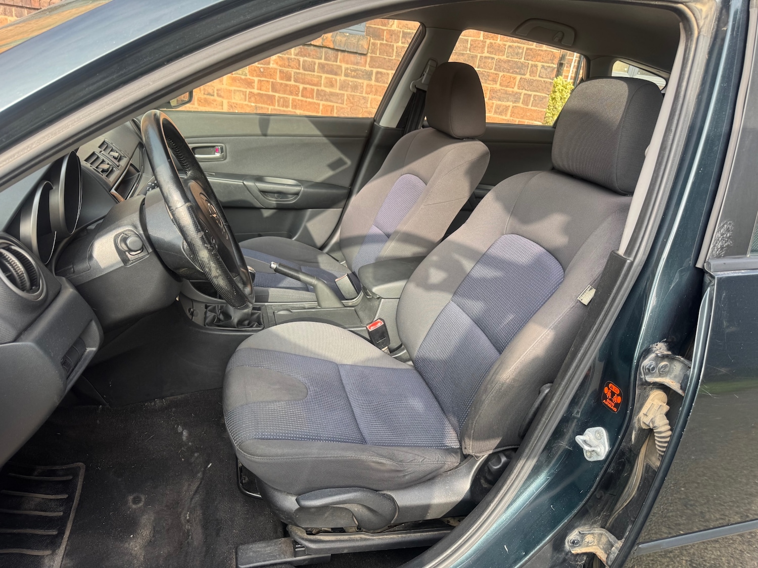 Used Mazda Mazda3 2004 for sale - 77776520: Photo 8