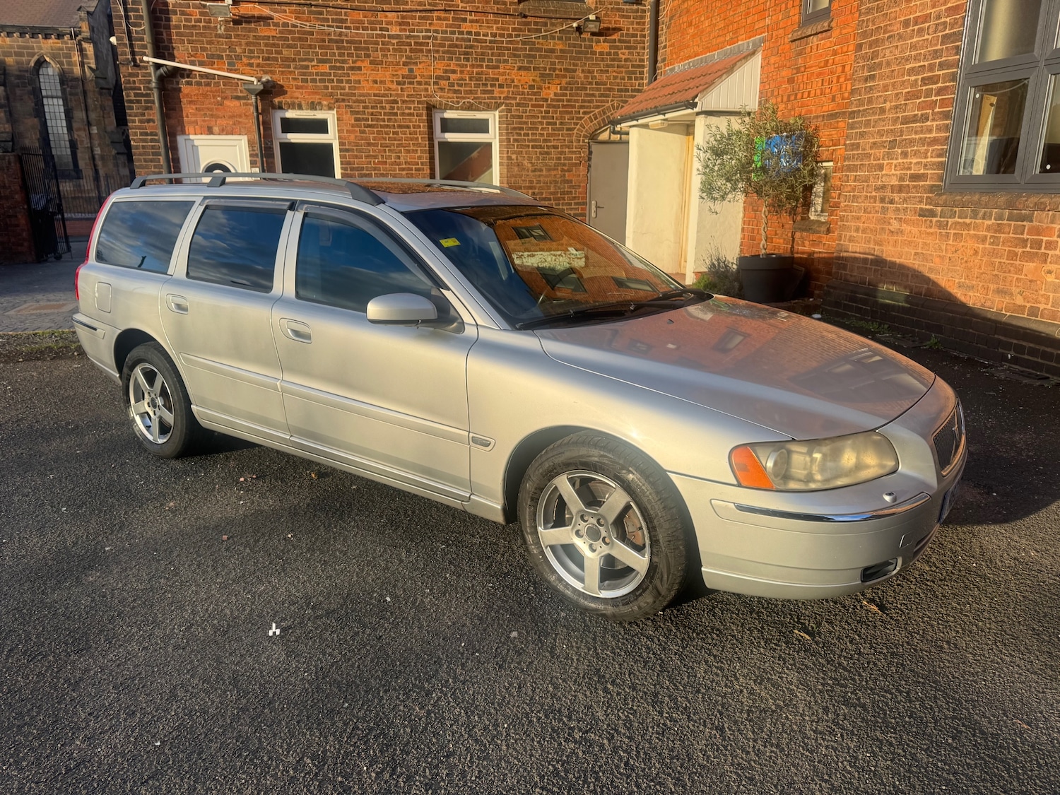 Used Volvo V70 2005 for sale - 77052167: Photo 2