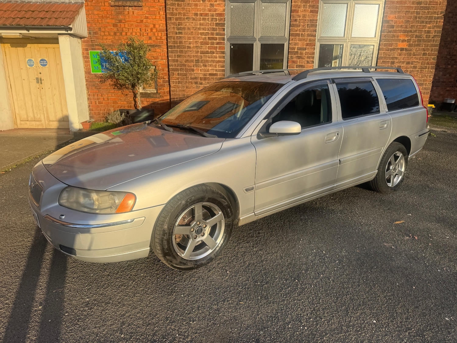 Used Volvo V70 2005 for sale - 77052167: Photo 3
