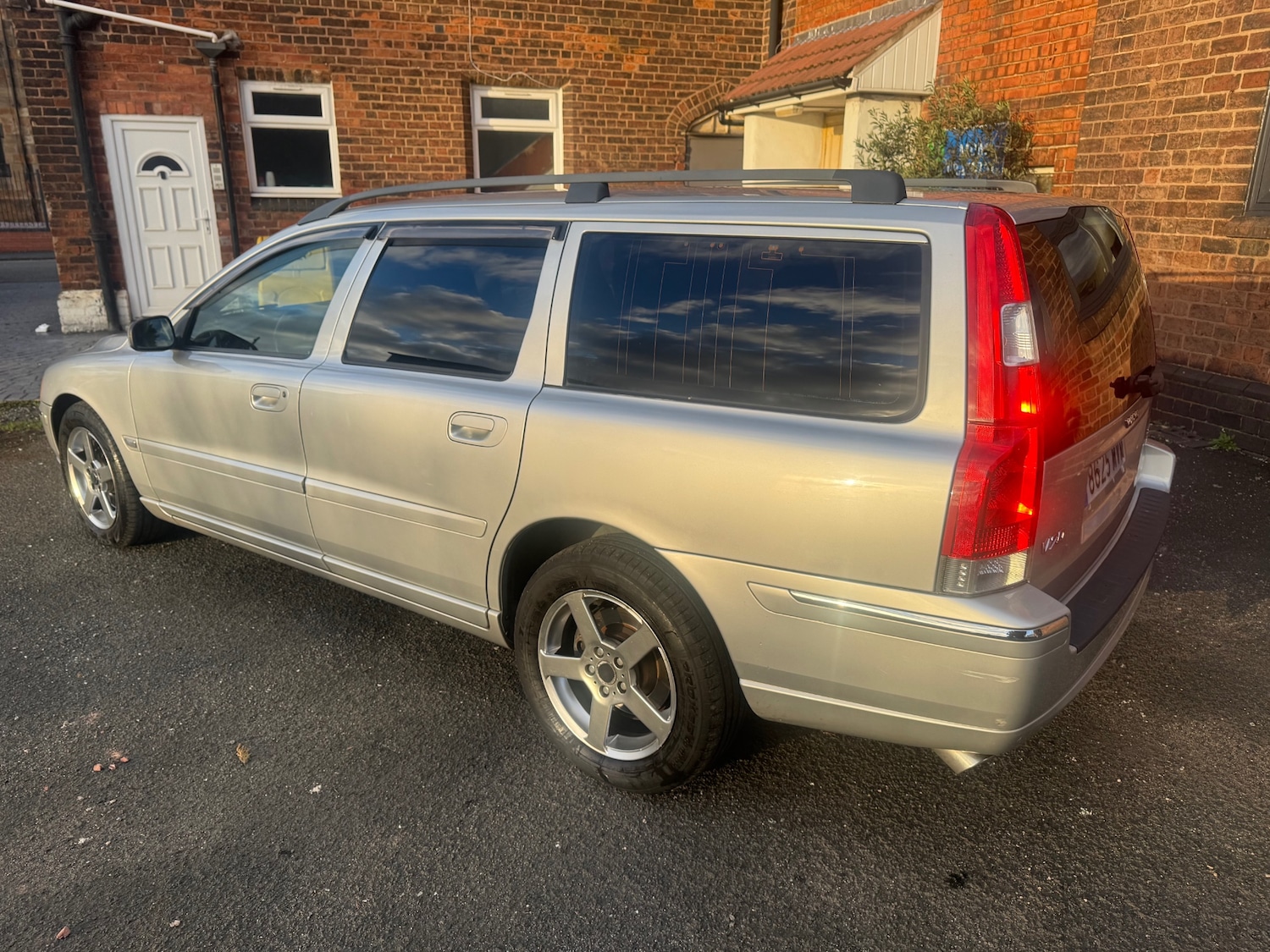 Used Volvo V70 2005 for sale - 77052167: Photo 4