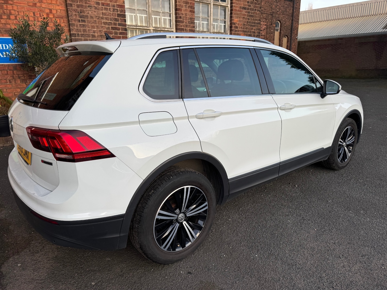 Used Volkswagen Tiguan 2018 for sale - 77800180: Photo 3