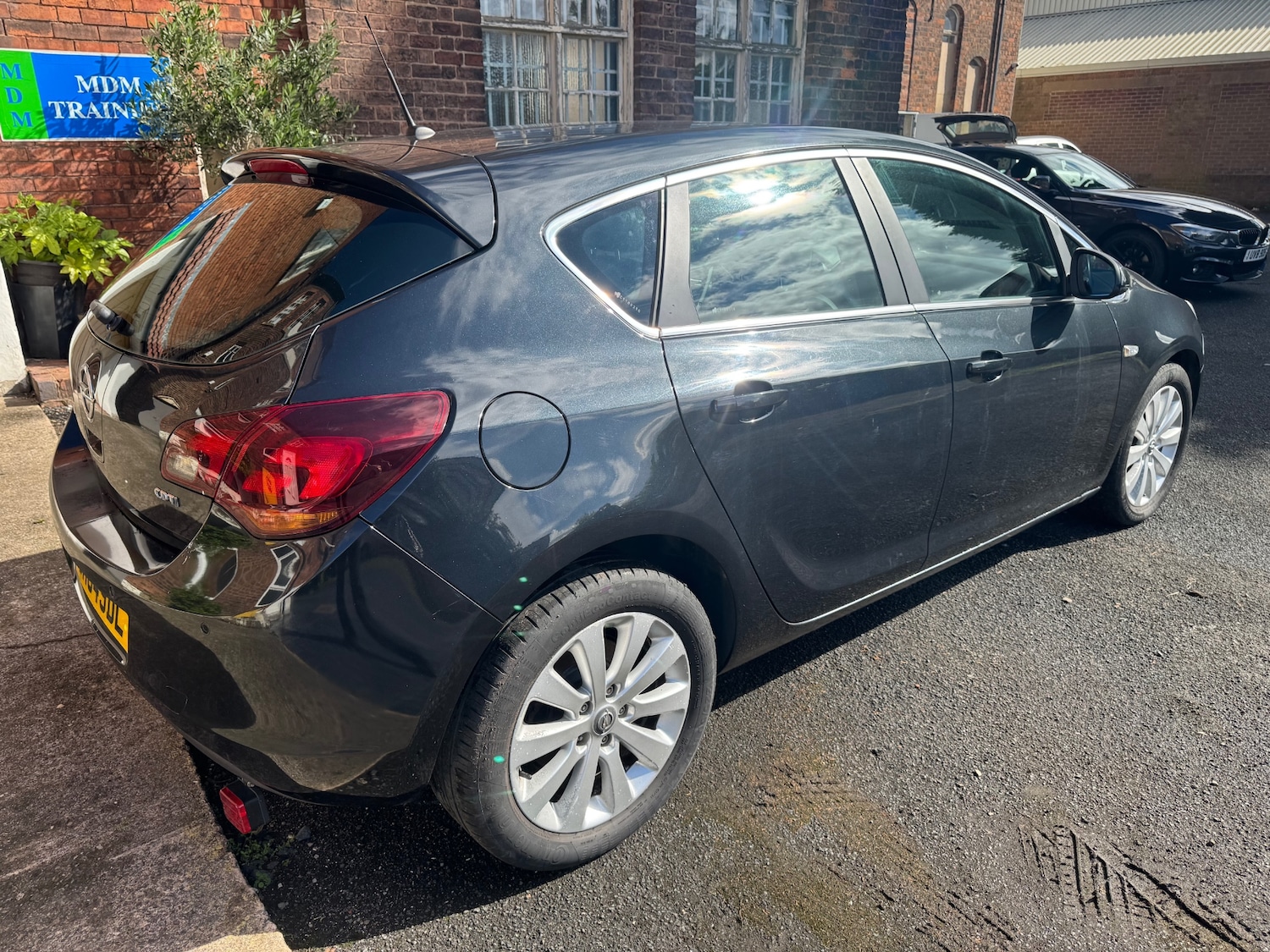 Used Vauxhall Astra 2012 for sale - 76807328: Photo 2