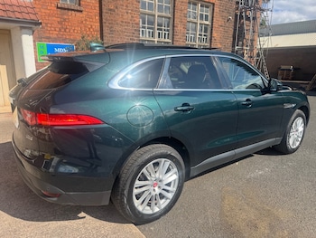 Used Jaguar F-Pace 2017 for sale - 76107612: Photo