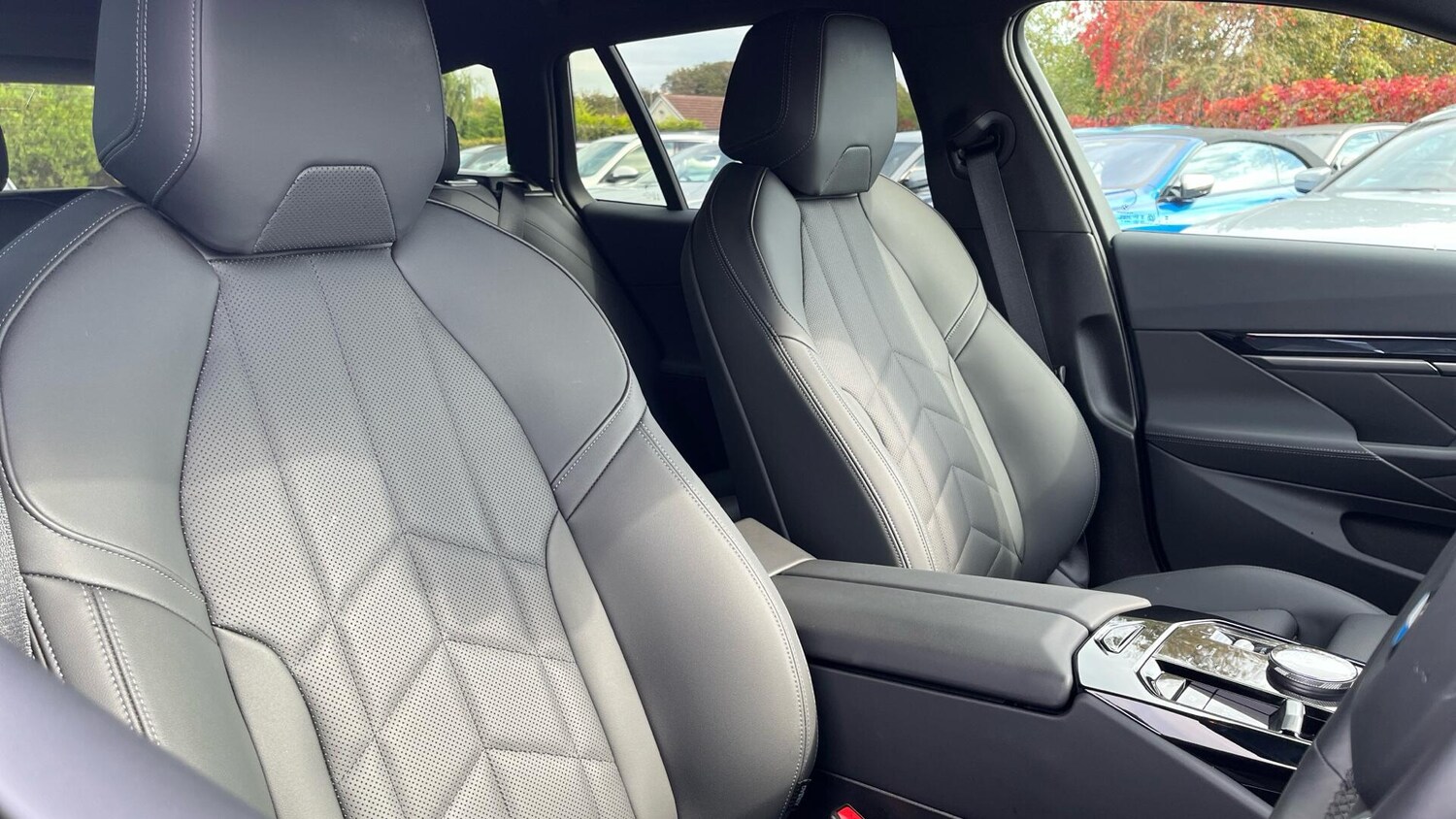 Used BMW 5 Series 2025 for sale - 76760510: Photo 11