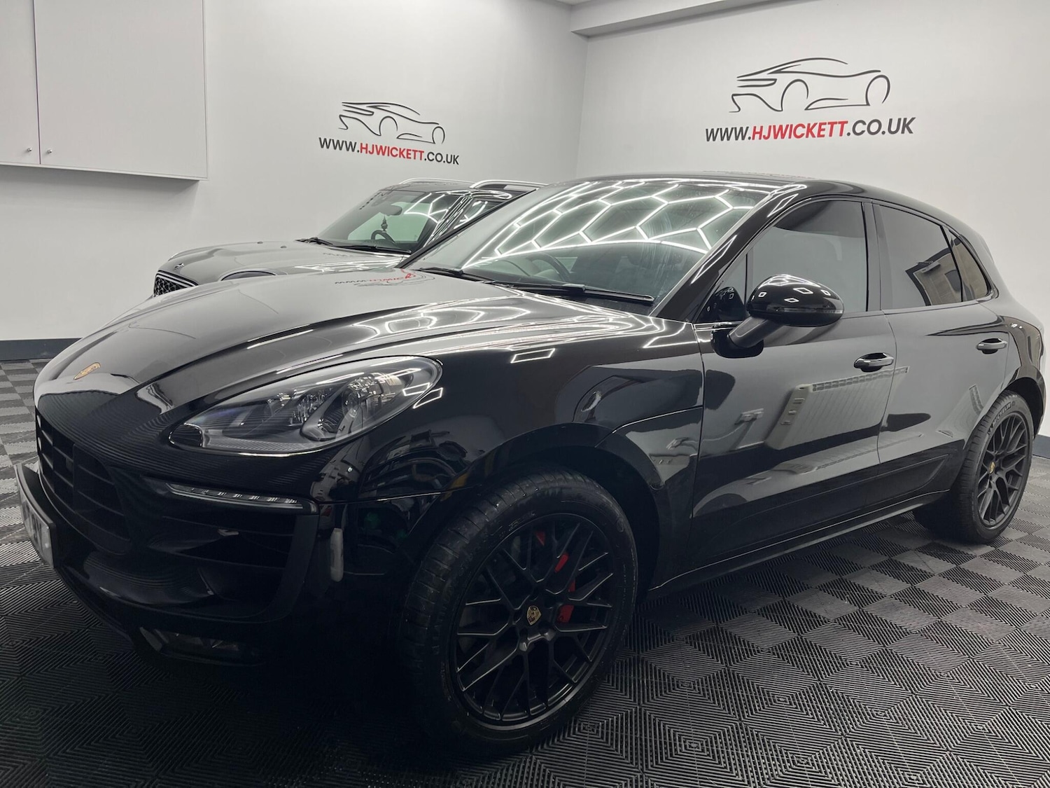 Used Porsche Macan for sale - 77156295: Photo 2
