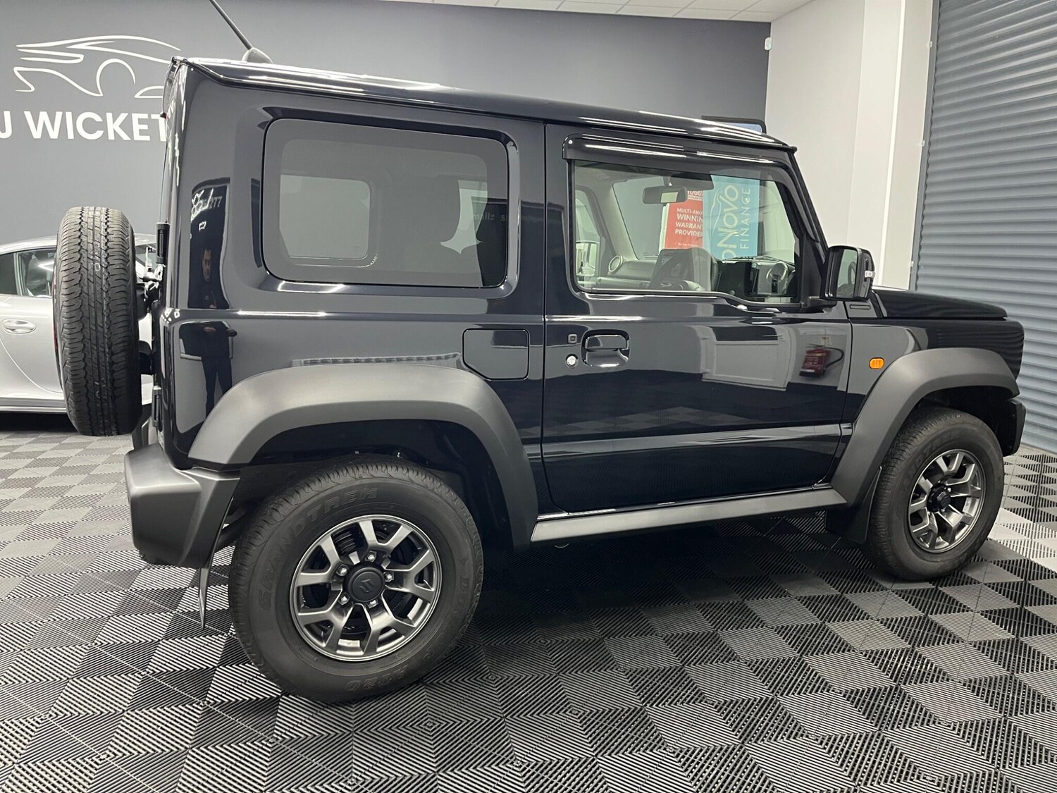 Used Suzuki Jimny for sale - 76976603: Photo 4
