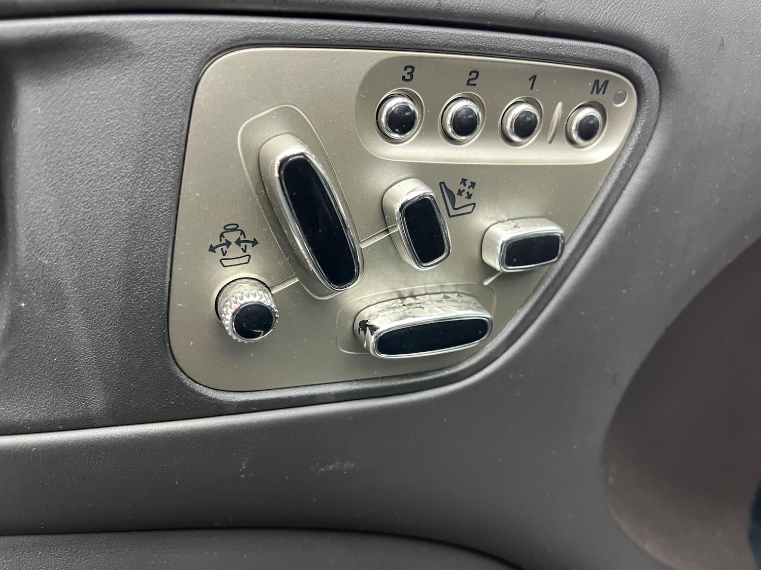 Used Jaguar XKR 2010 for sale - 76200433: Photo 16