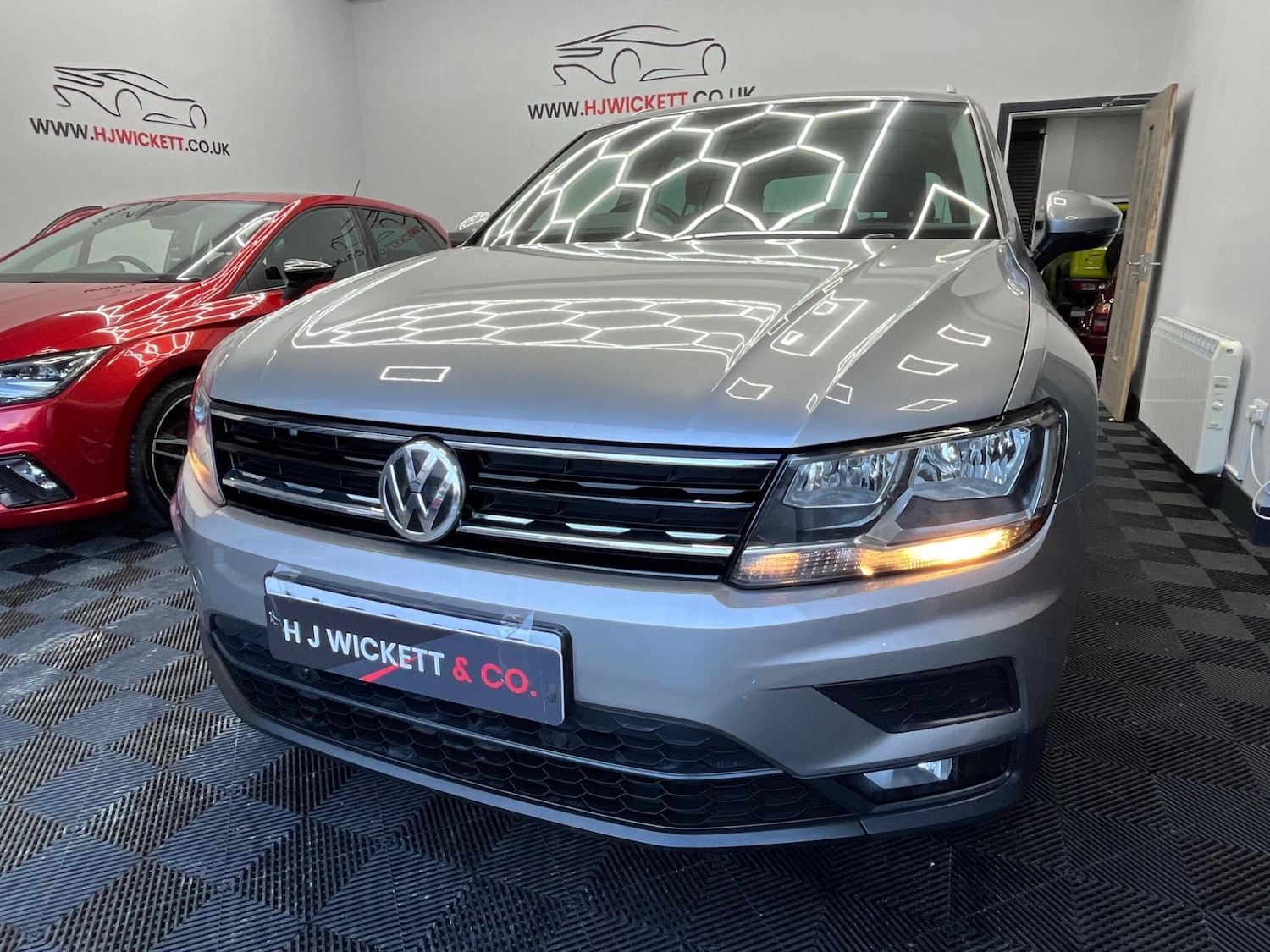 Used Volkswagen Tiguan 2019 for sale - 76824155: Photo 1