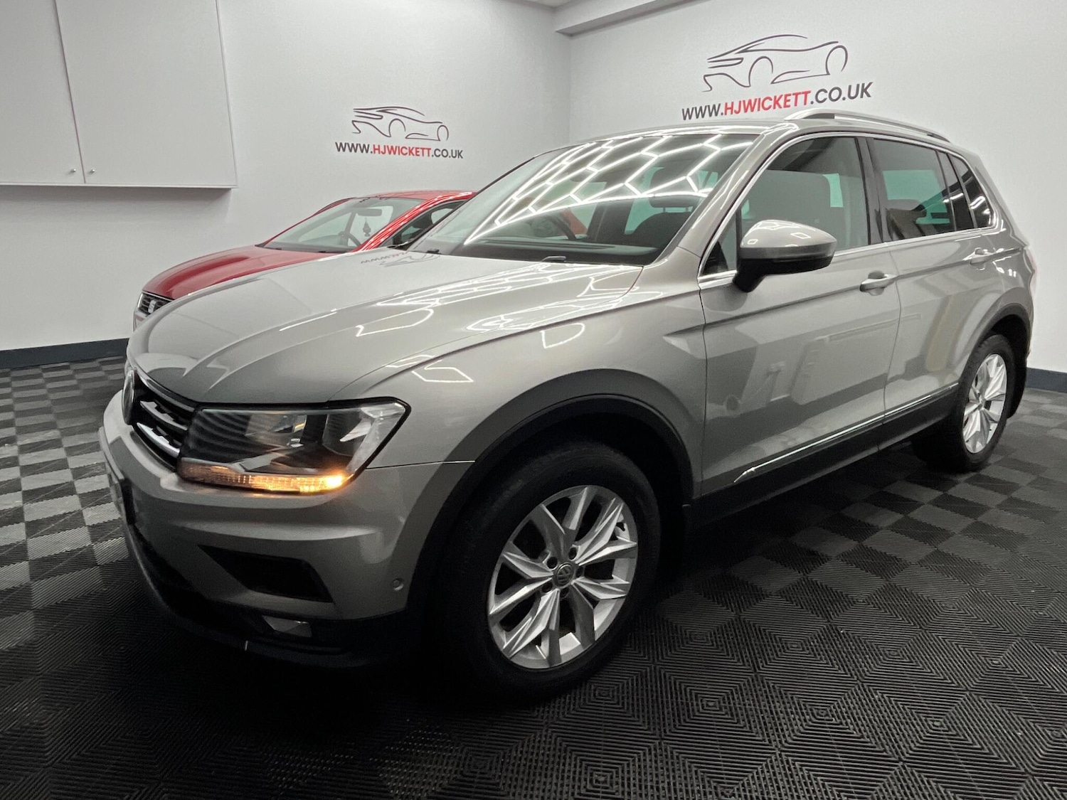 Used Volkswagen Tiguan 2019 for sale - 76824155: Photo 2