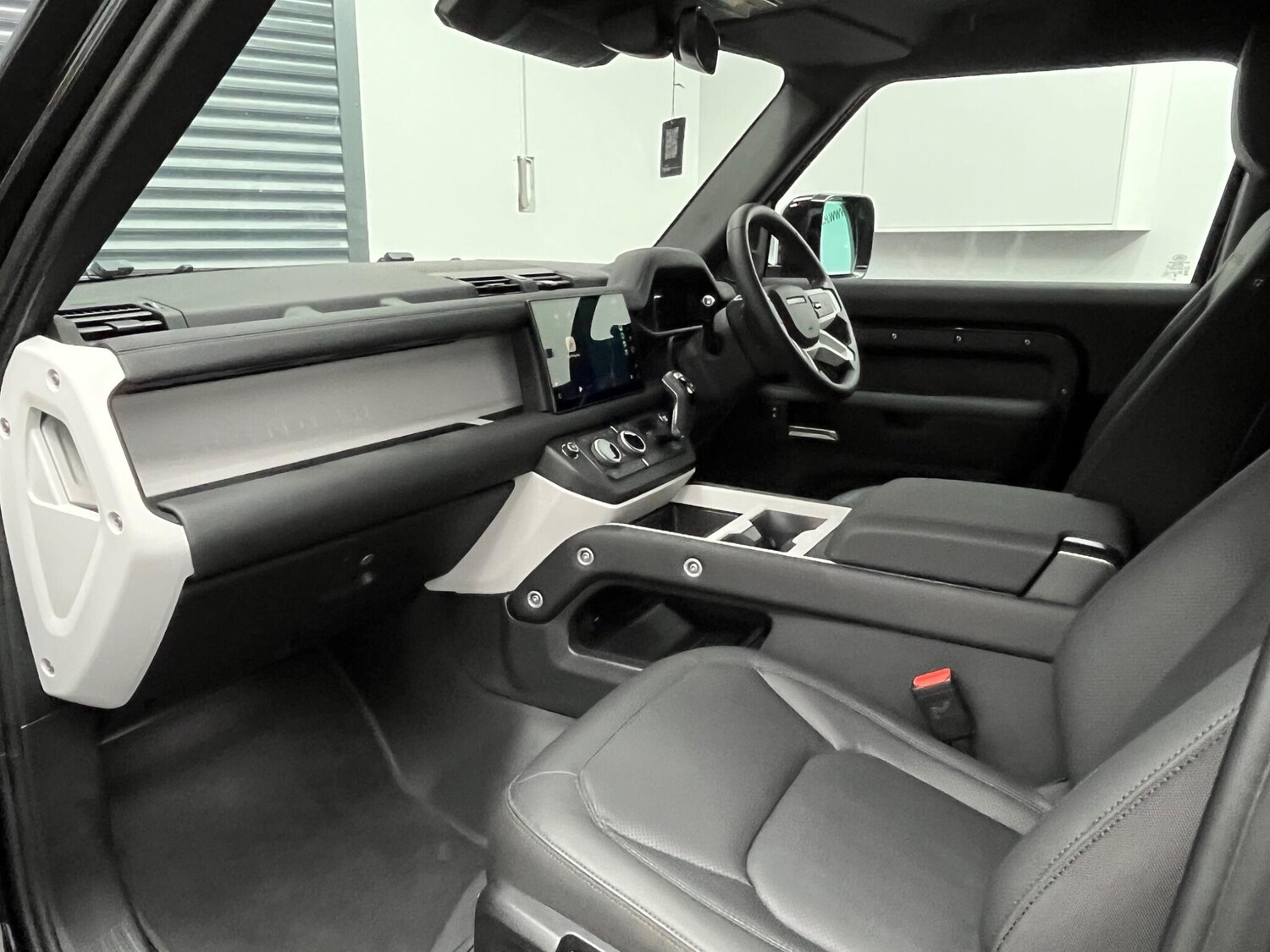 Used Land Rover Defender 2024 for sale - 78115305: Photo 25