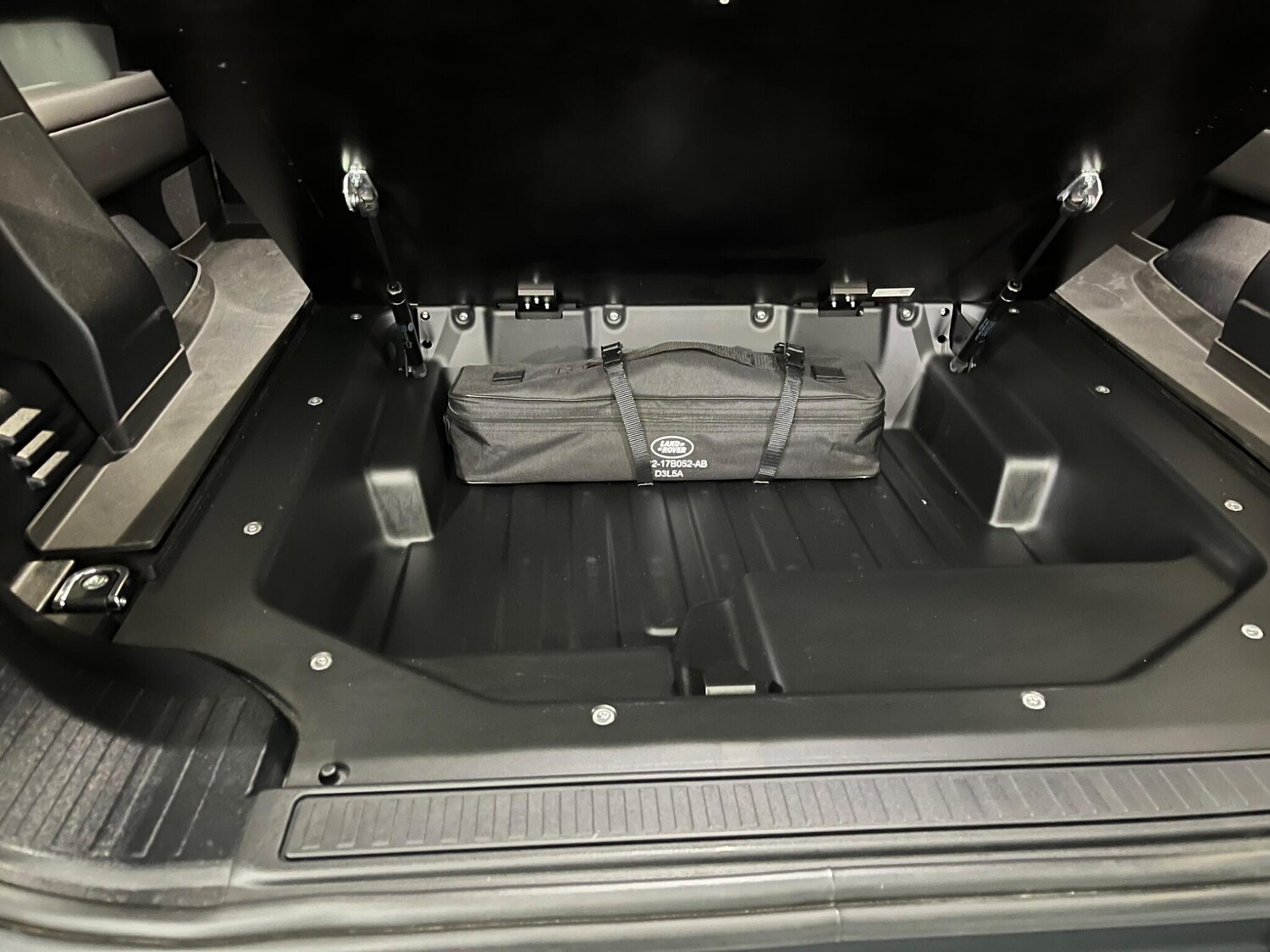 Used Land Rover Defender 2024 for sale - 78115305: Photo 29