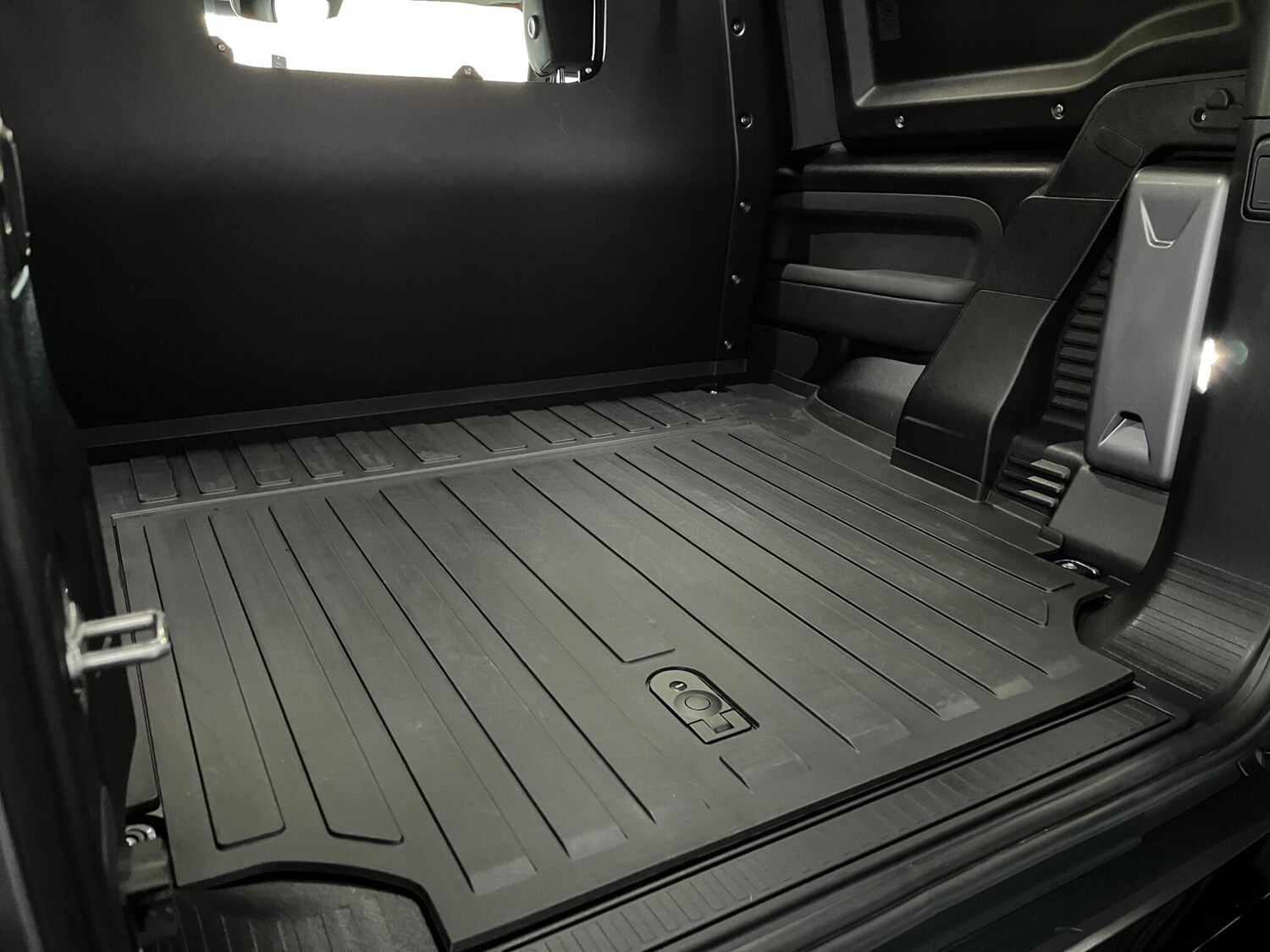 Used Land Rover Defender 2024 for sale - 78115305: Photo 38