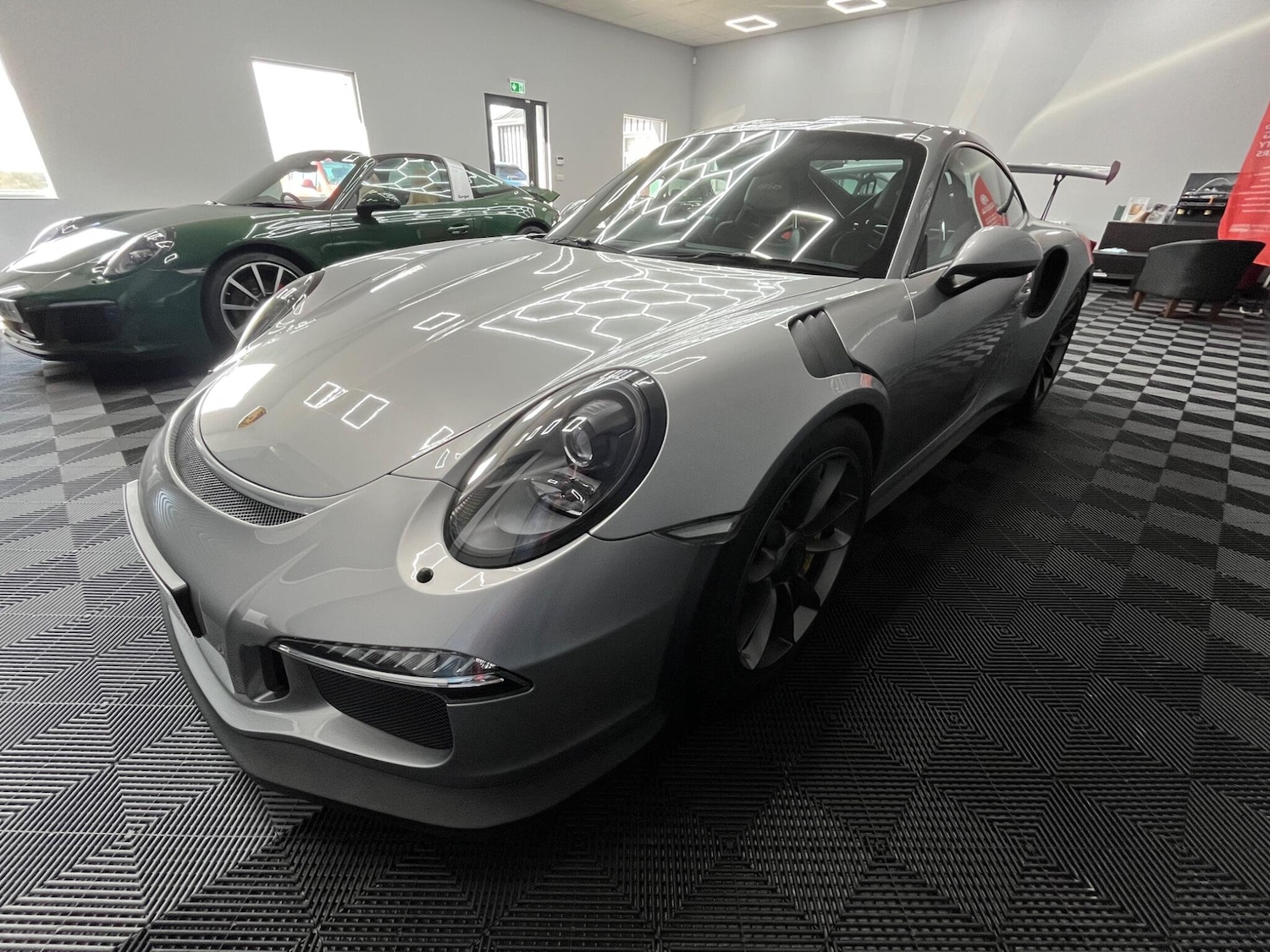 Used Porsche 911 for sale - 78148333: Photo 2