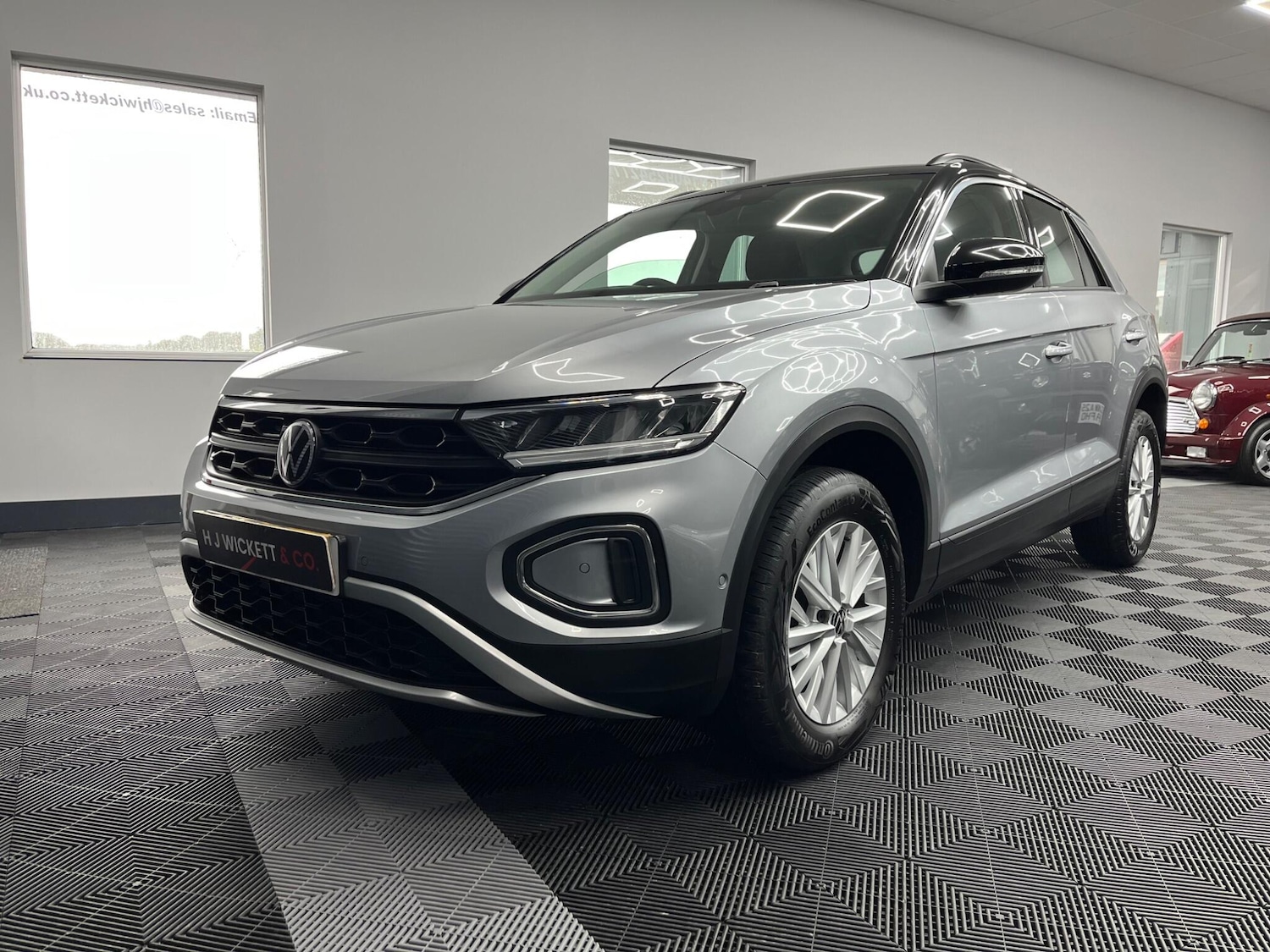 Used Volkswagen T-Roc 2023 for sale - 77723487: Photo 1